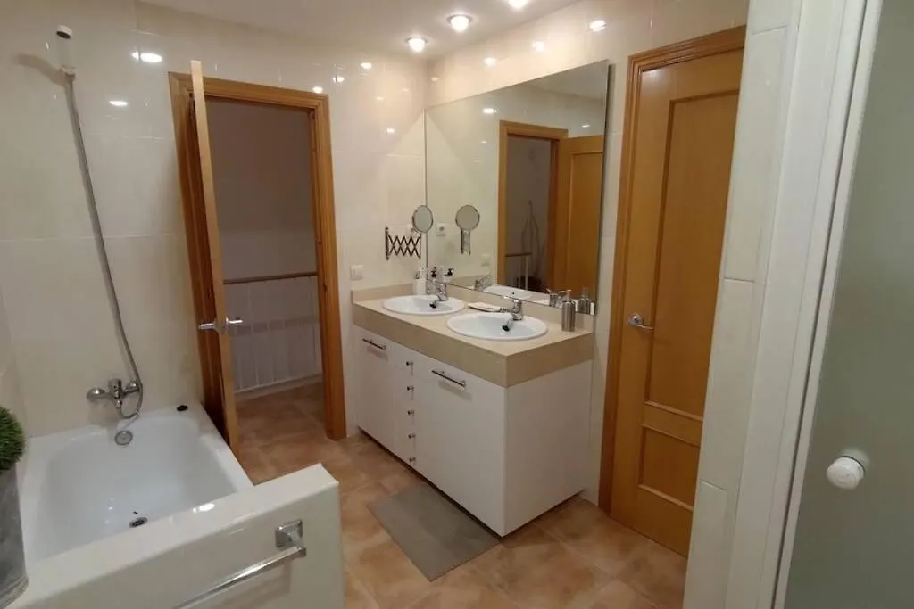 Hébergement de vacances Villa Amplia Vivienda Con Piscina à Sant Pol De Mar Espagne